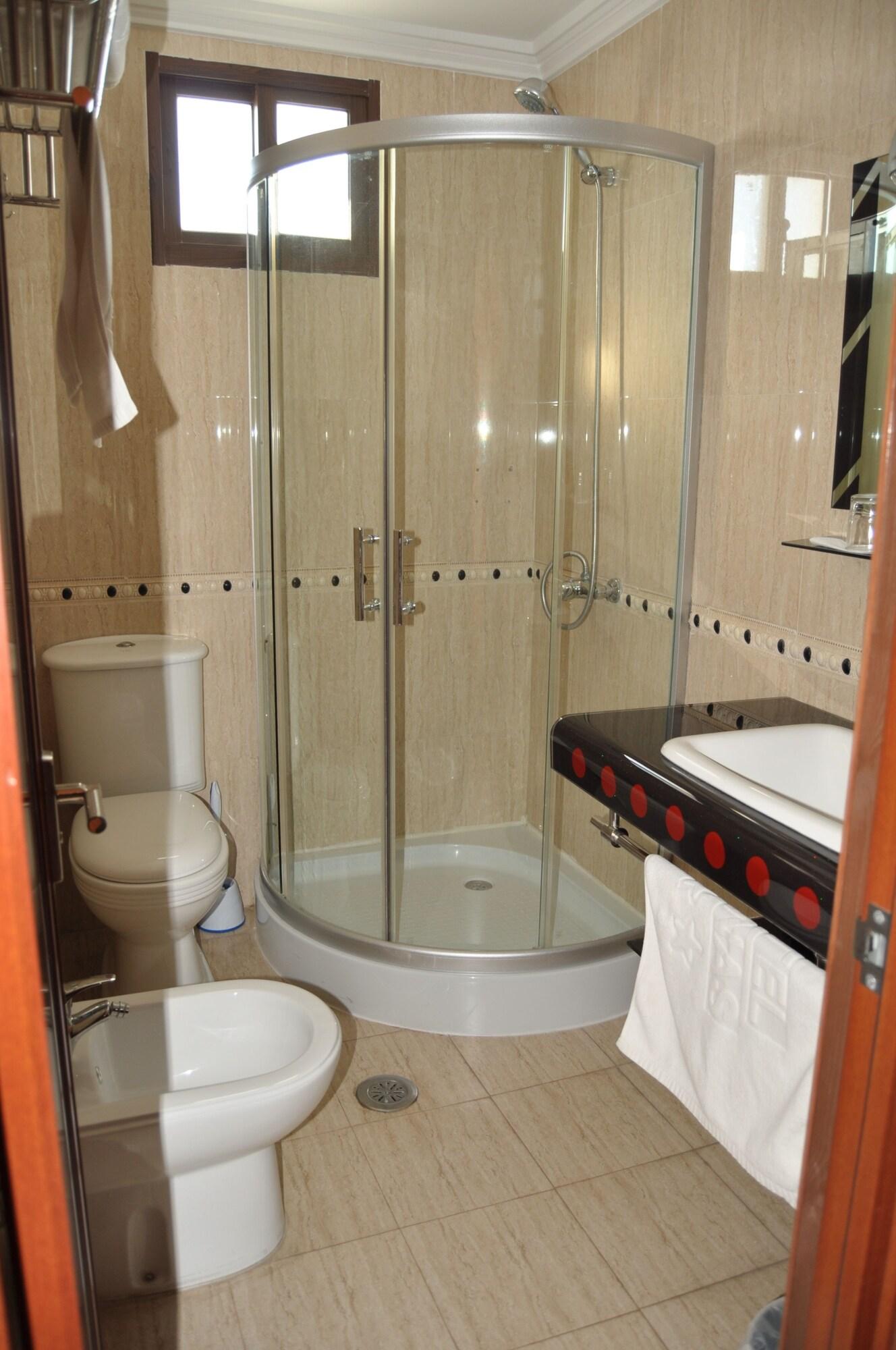 Hotel Atenas Tetouan Bagian luar foto
