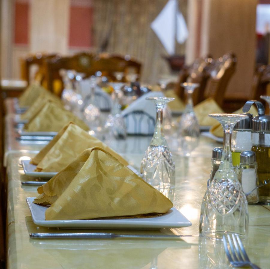 Hotel Atenas Tetouan Bagian luar foto