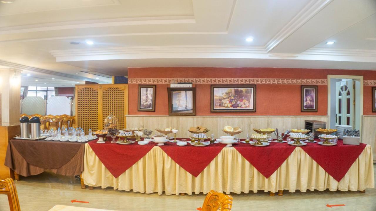 Hotel Atenas Tetouan Bagian luar foto