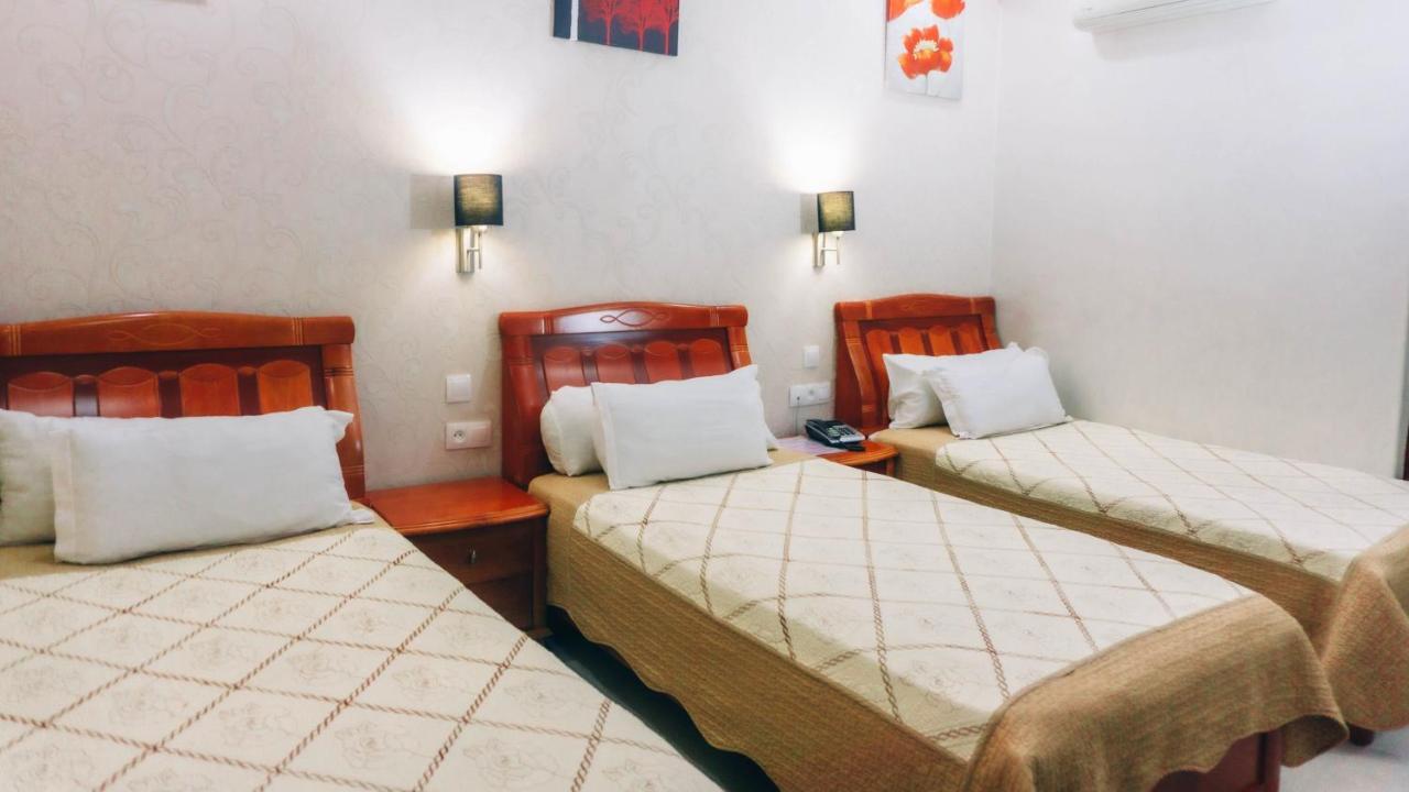 Hotel Atenas Tetouan Bagian luar foto