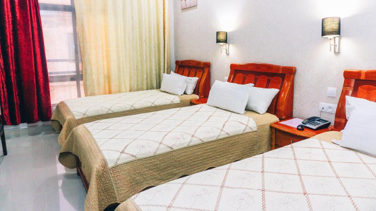 Hotel Atenas Tetouan Bagian luar foto