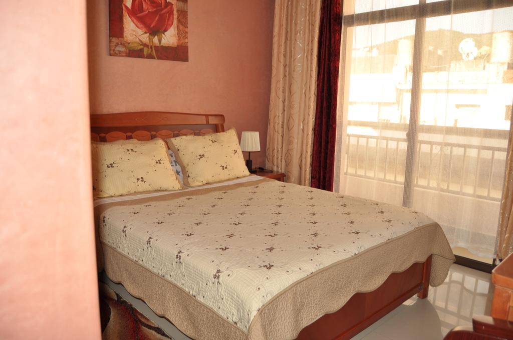 Hotel Atenas Tetouan Bagian luar foto